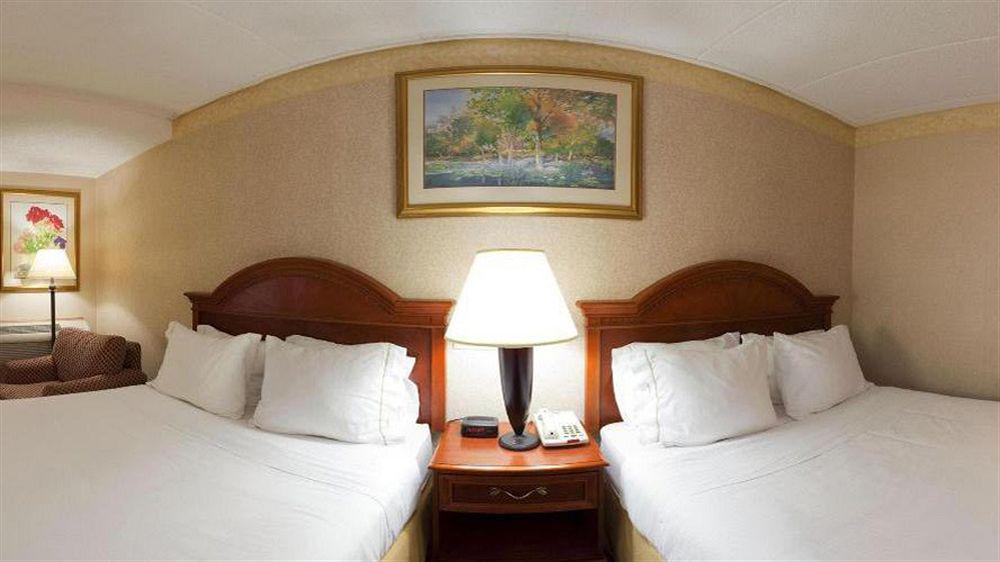La Quinta Inn & Suites By Wyndham Springfield Ngoại thất bức ảnh