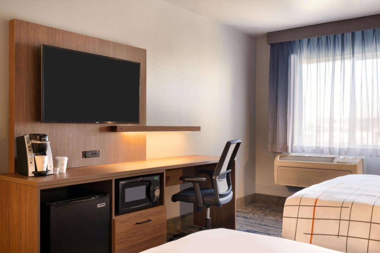 La Quinta Inn & Suites By Wyndham Springfield Ngoại thất bức ảnh