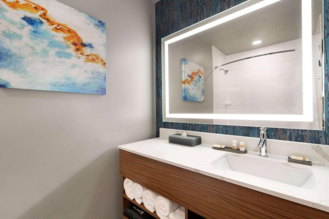 La Quinta Inn & Suites By Wyndham Springfield Ngoại thất bức ảnh