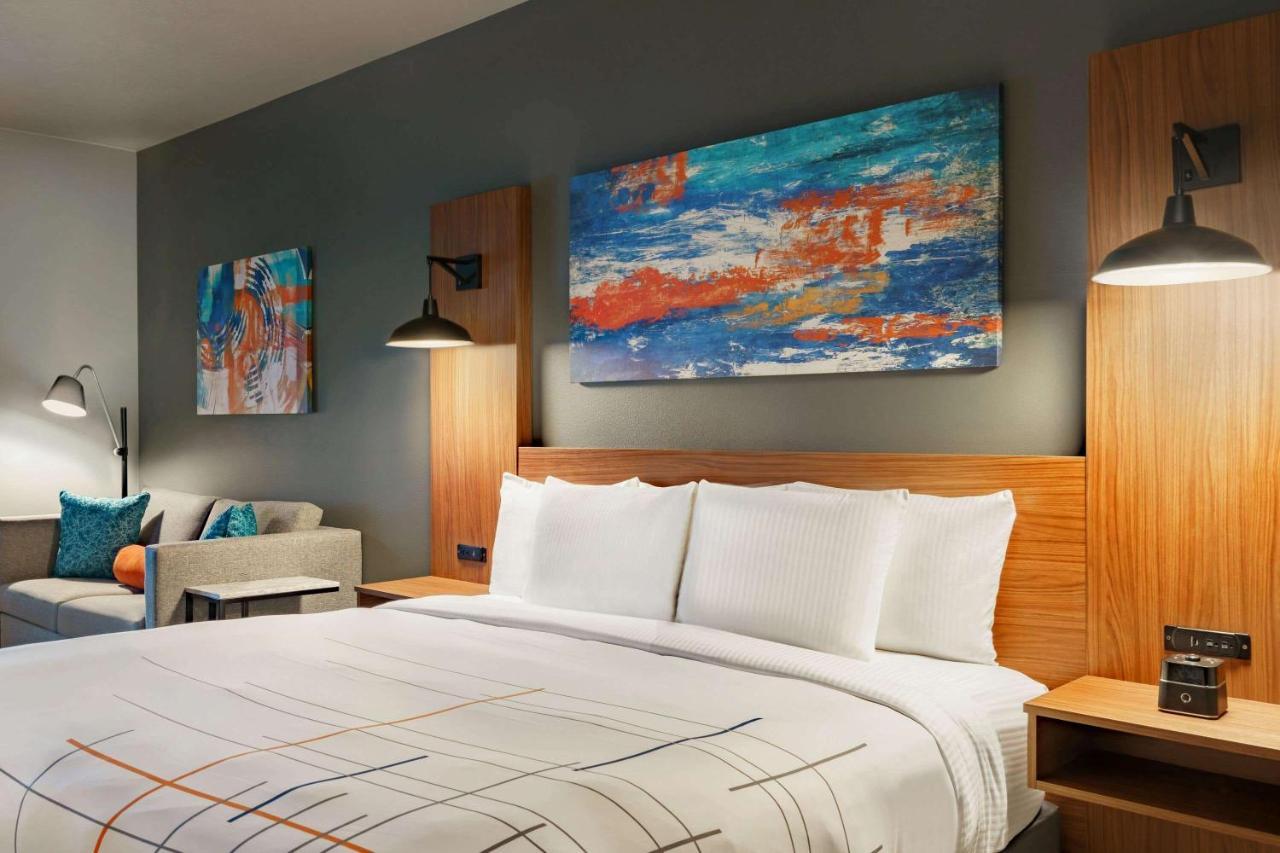 La Quinta Inn & Suites By Wyndham Springfield Ngoại thất bức ảnh