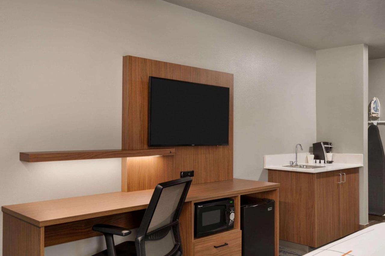 La Quinta Inn & Suites By Wyndham Springfield Ngoại thất bức ảnh