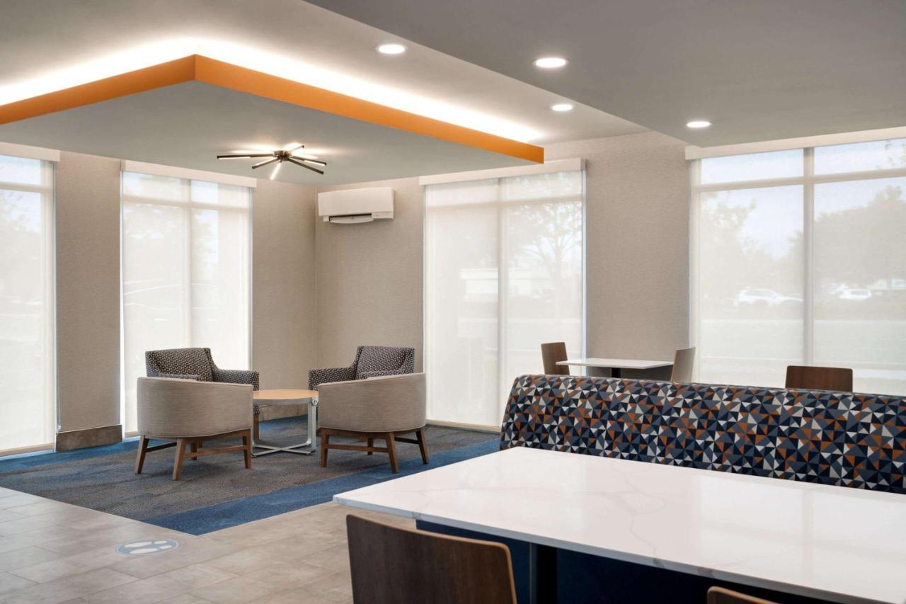 La Quinta Inn & Suites By Wyndham Springfield Ngoại thất bức ảnh