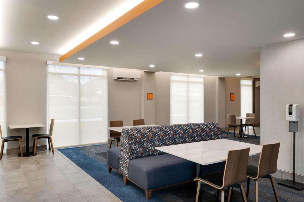 La Quinta Inn & Suites By Wyndham Springfield Ngoại thất bức ảnh