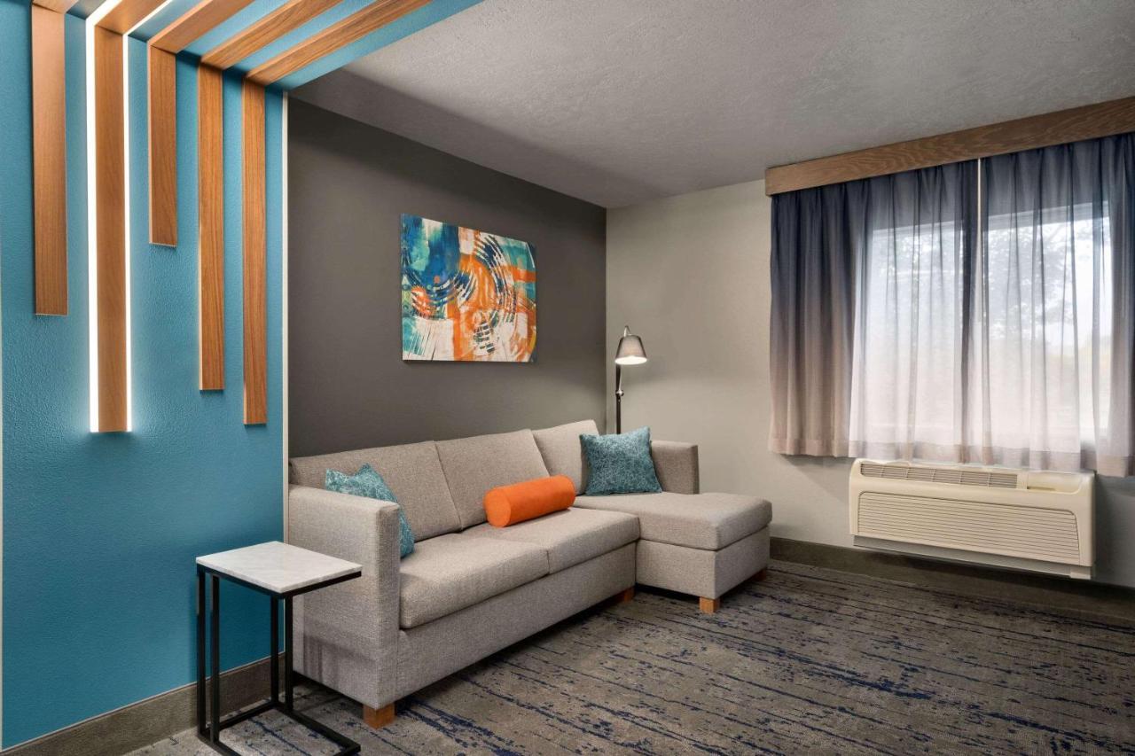 La Quinta Inn & Suites By Wyndham Springfield Ngoại thất bức ảnh