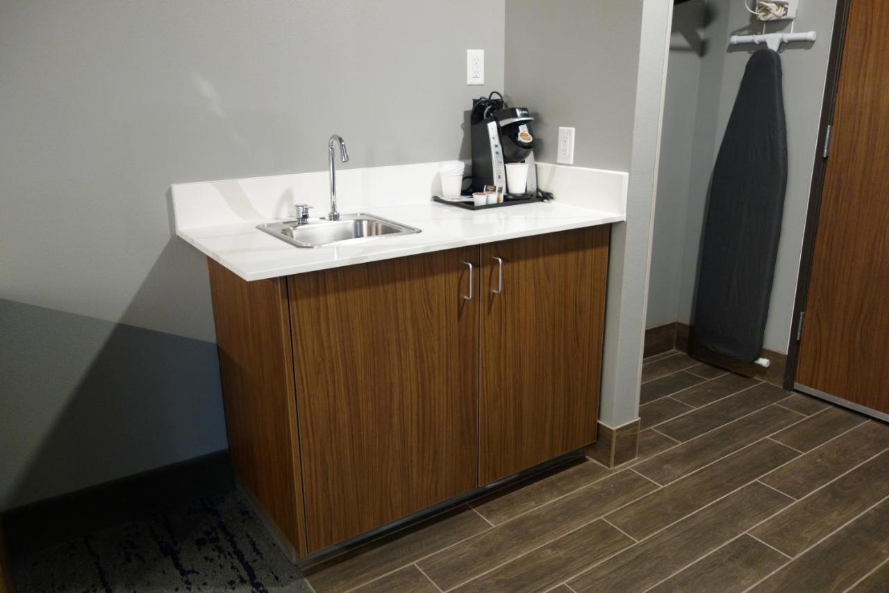 La Quinta Inn & Suites By Wyndham Springfield Ngoại thất bức ảnh